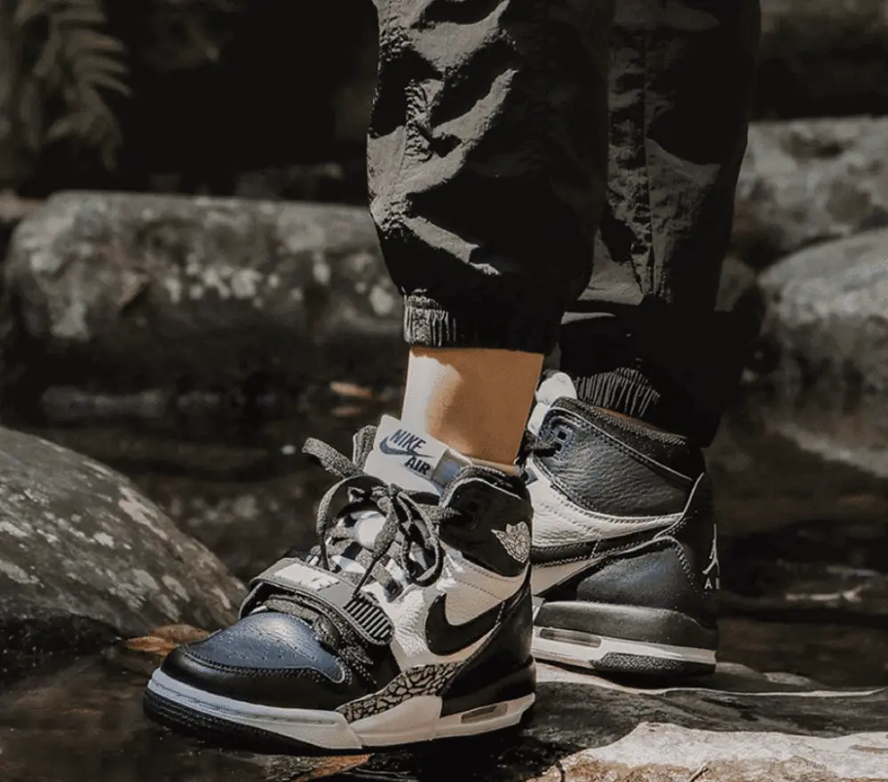 Alternative view of Giày Nike Air Jordan Legacy 312 ‘Midnight Navy’ DO7441-401
