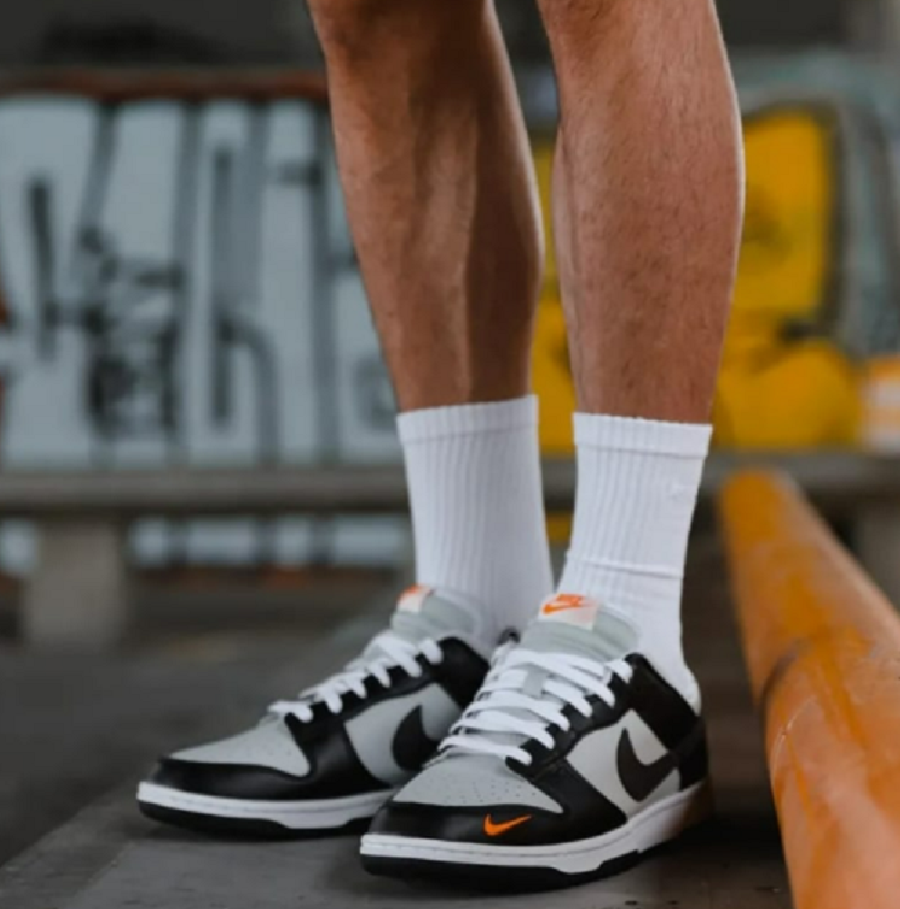 Giày Nike Dunk Low ‘Black Total Orange’ FN7808-001 - Ảnh 4