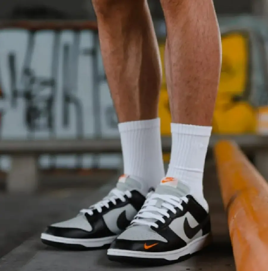 Giày Nike Dunk Low ‘Black Total Orange’ FN7808-001 - Ảnh 4
