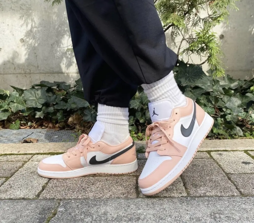 Giày Nike Air Jordan 1 Low GS 'Light Arctic Pink' 553560-800 - Ảnh 3