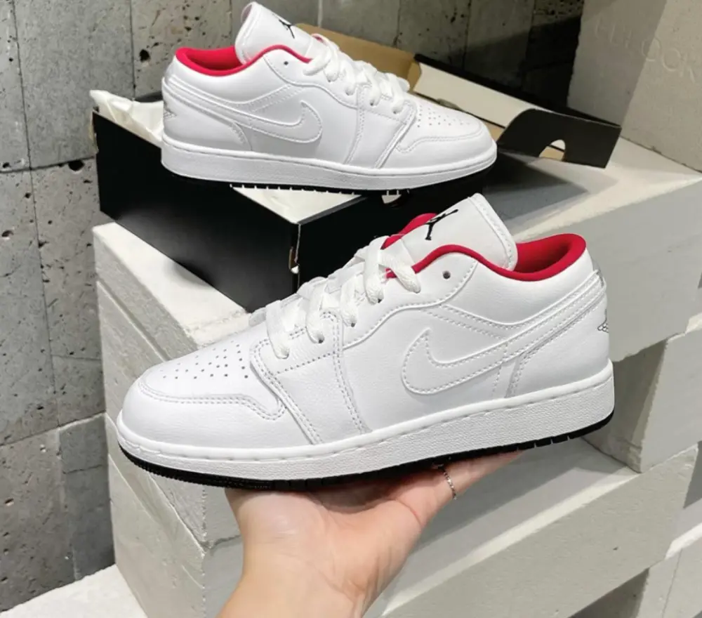 Alternative view of Giày Nike Jordan 1 Low 'White Gym Red Black (GS)' 553560-164
