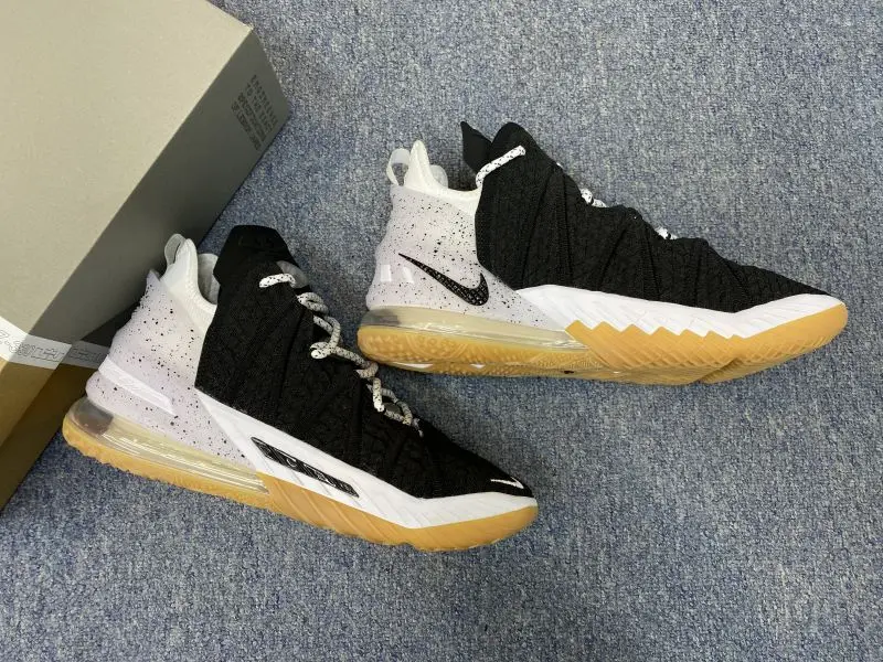 Giày Nike LeBron 18 EP 'Black White Gum' CQ9284-007 - Ảnh 3