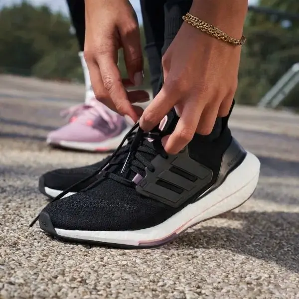 Alternative view of Giày Adidas Wmns UltraBoost 22 'Black Legacy Purple' H01168