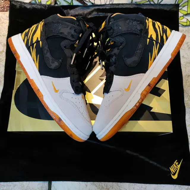 Giày Nike Dunk High Premium 'God Of Wealth' DQ4978-001 - Ảnh 4