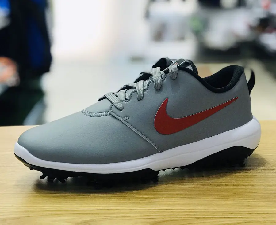 Alternative view of Giày Nike Roshe Golf Tour Wide 'Particle Grey University Red' AR5579-003
