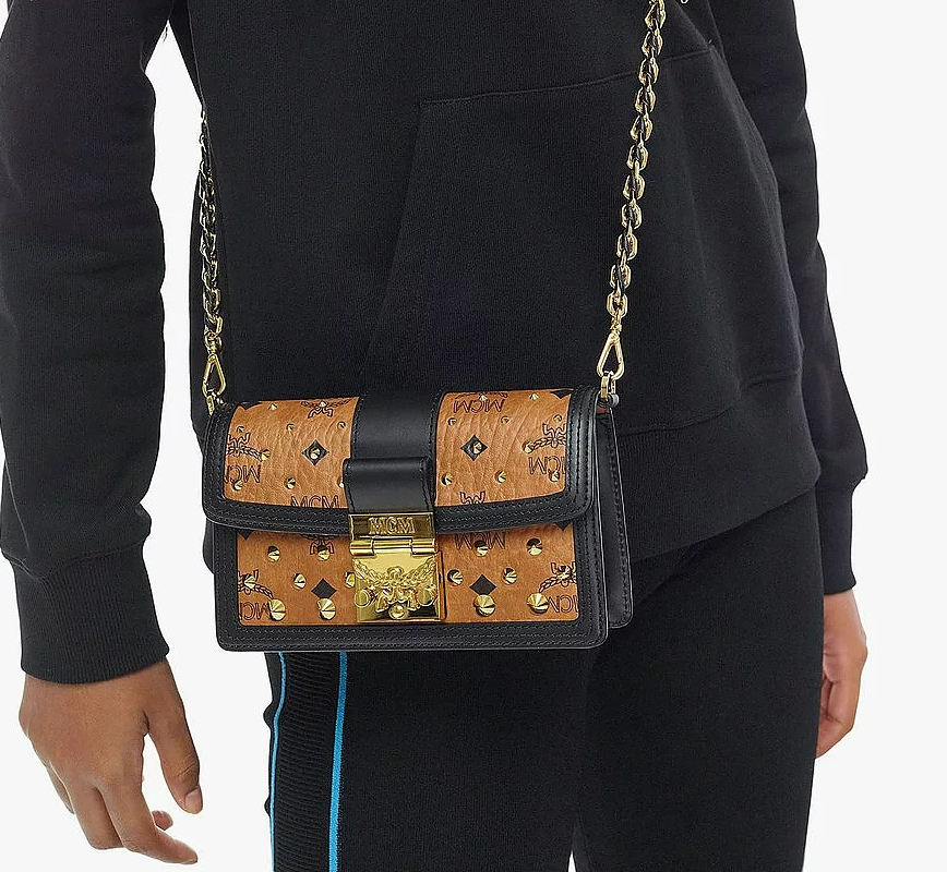 Túi MCM Gretl Crossbody in Gold Studded Visetos MWRCSVI01CO001 - Ảnh 4