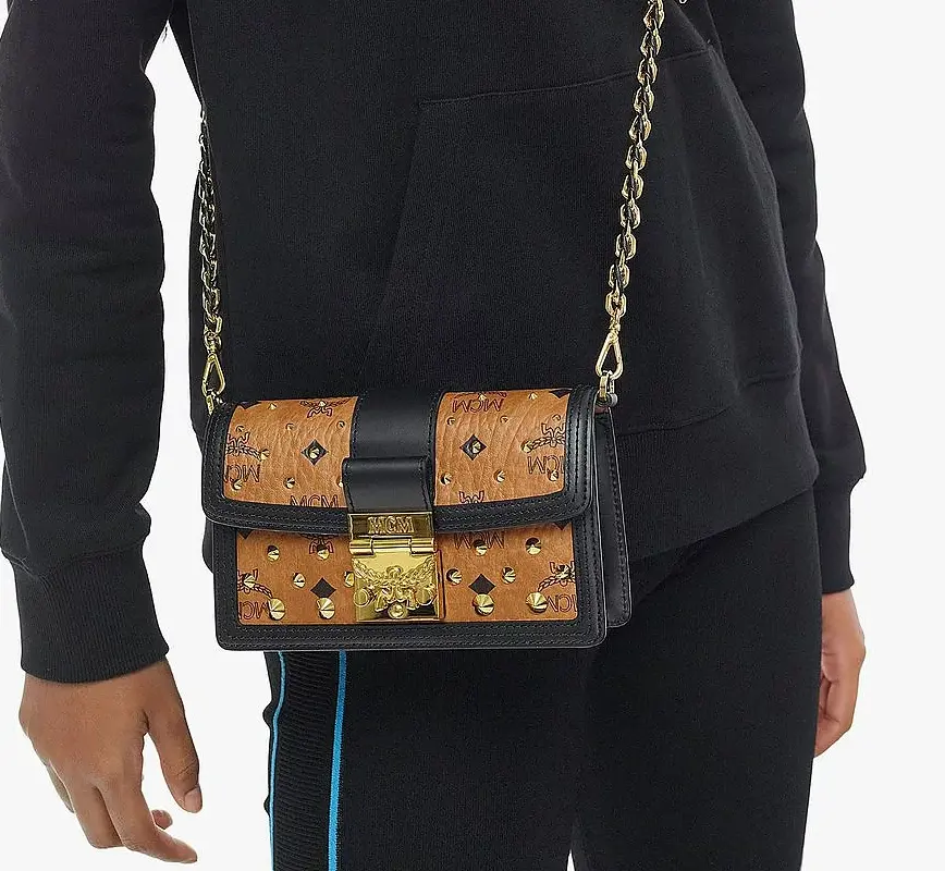 Túi MCM Gretl Crossbody in Gold Studded Visetos MWRCSVI01CO001 - Ảnh 4