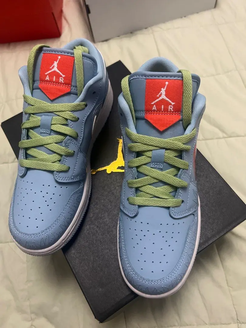 Giày Nike Air Jordan 1 Low SE GS 'Blue Stitch' DO8227-400 - Ảnh 3