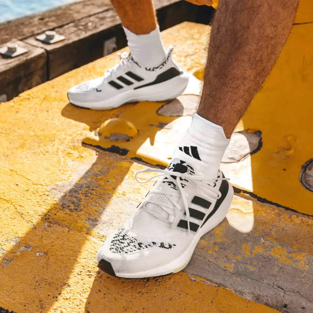Alternative view of Giày Adidas UltraBoost 22 'Non Dyed Zebra' GX5573