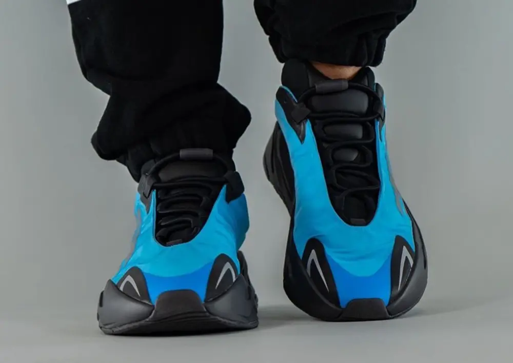 Giày Adidas Yeezy Boost 700 MNVN 'Bright Cyan' GZ3079 - Ảnh 3