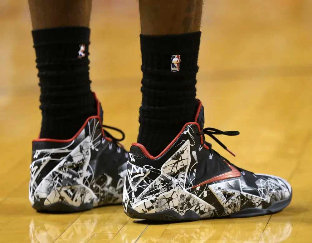 Giày Nike LeBron 11 'Graffiti' 616175-100 - Ảnh 3