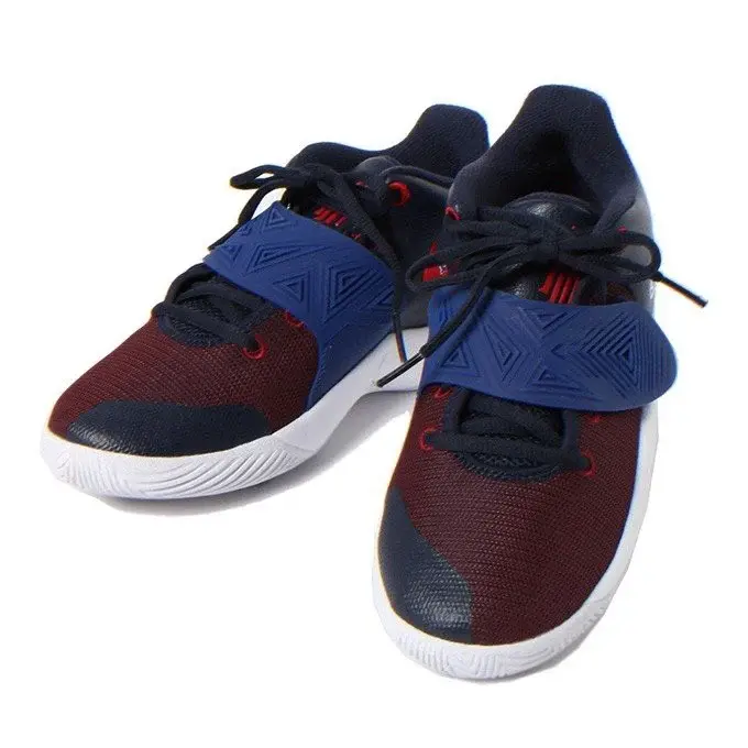 Alternative view of Giày Nike Kyrie Flytrap III Older Kids' Basketball Shoe BQ5620-400