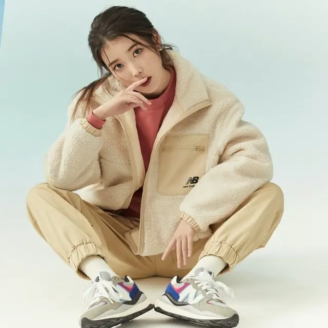 Alternative view of Giày New Balance IU x 5740 'Incubation' M5740DD1