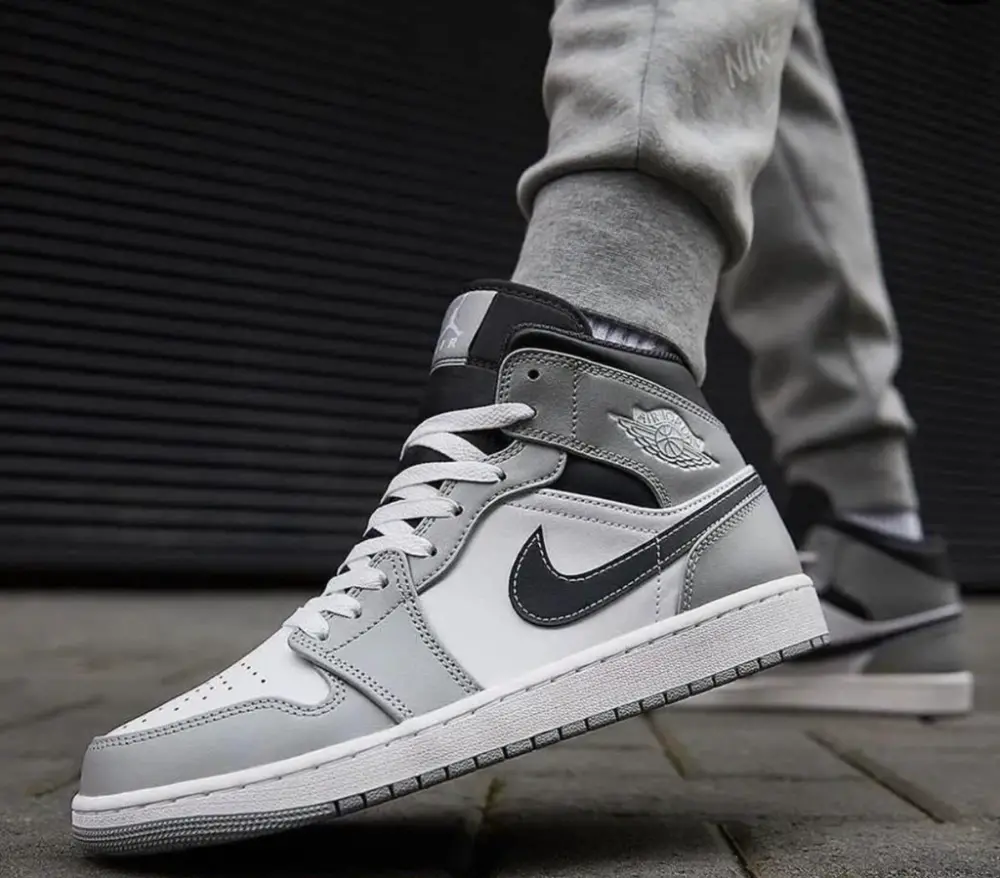 Giày Nike Air Jordan 1 Mid 'Light Smoke Grey' 554724-078 - Ảnh 4