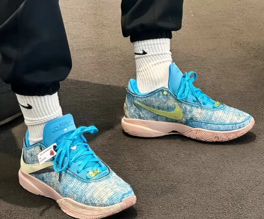 Alternative view of Giày Nike LeBron XX ASW EP 'Blue Lightning Coconut Milk' DV1192-400