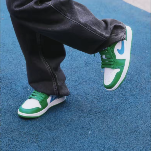 Alternative view of Giày Nike Air Jordan 1 Low 'Lucky Green' DC0774-304