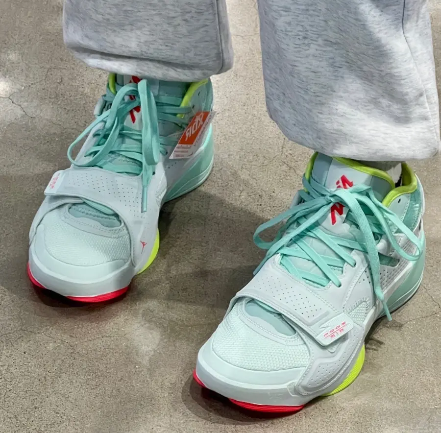 Alternative view of Giày Nike Jordan Zion 2 'Barely Green' DM0858-367