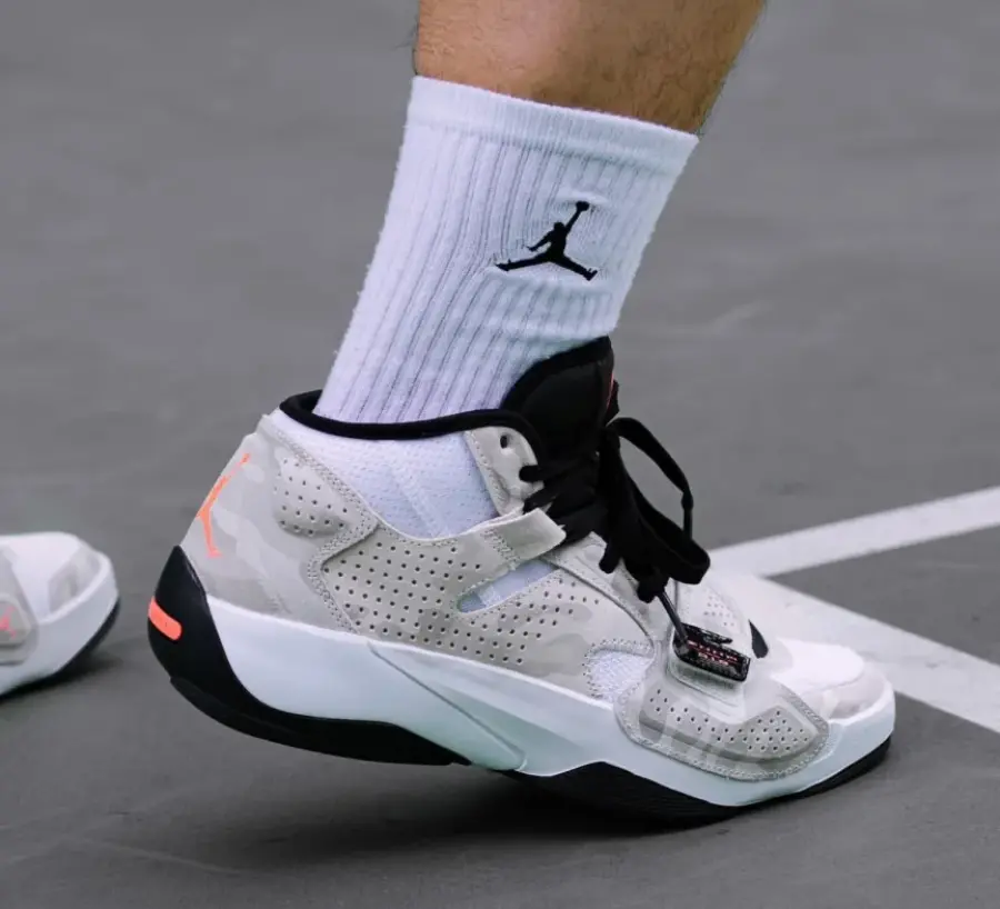 Alternative view of Giày Nike Zion 2 PF 'Photon Dust' FJ1212-106