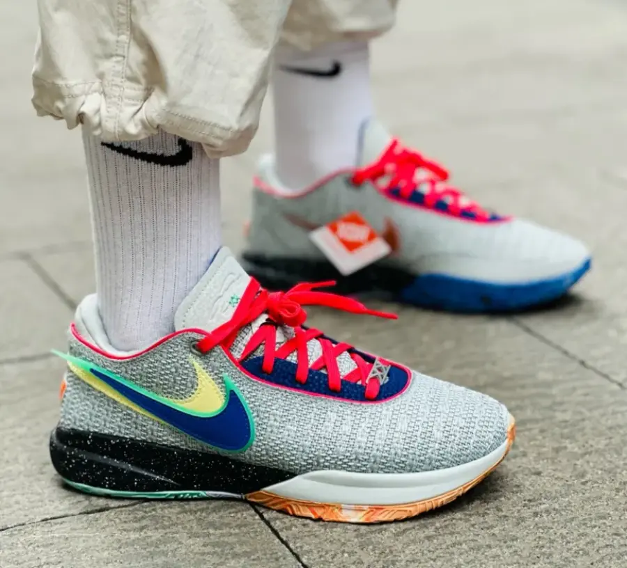 Alternative view of Giày Nike LeBron 20 EP 'Nike Lifer' DJ5422-002