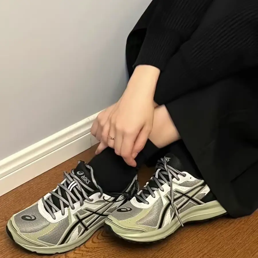 Alternative view of Giày Asics Jog 100S 2E Wide 'Sheet Rock Black' 1201A715-020