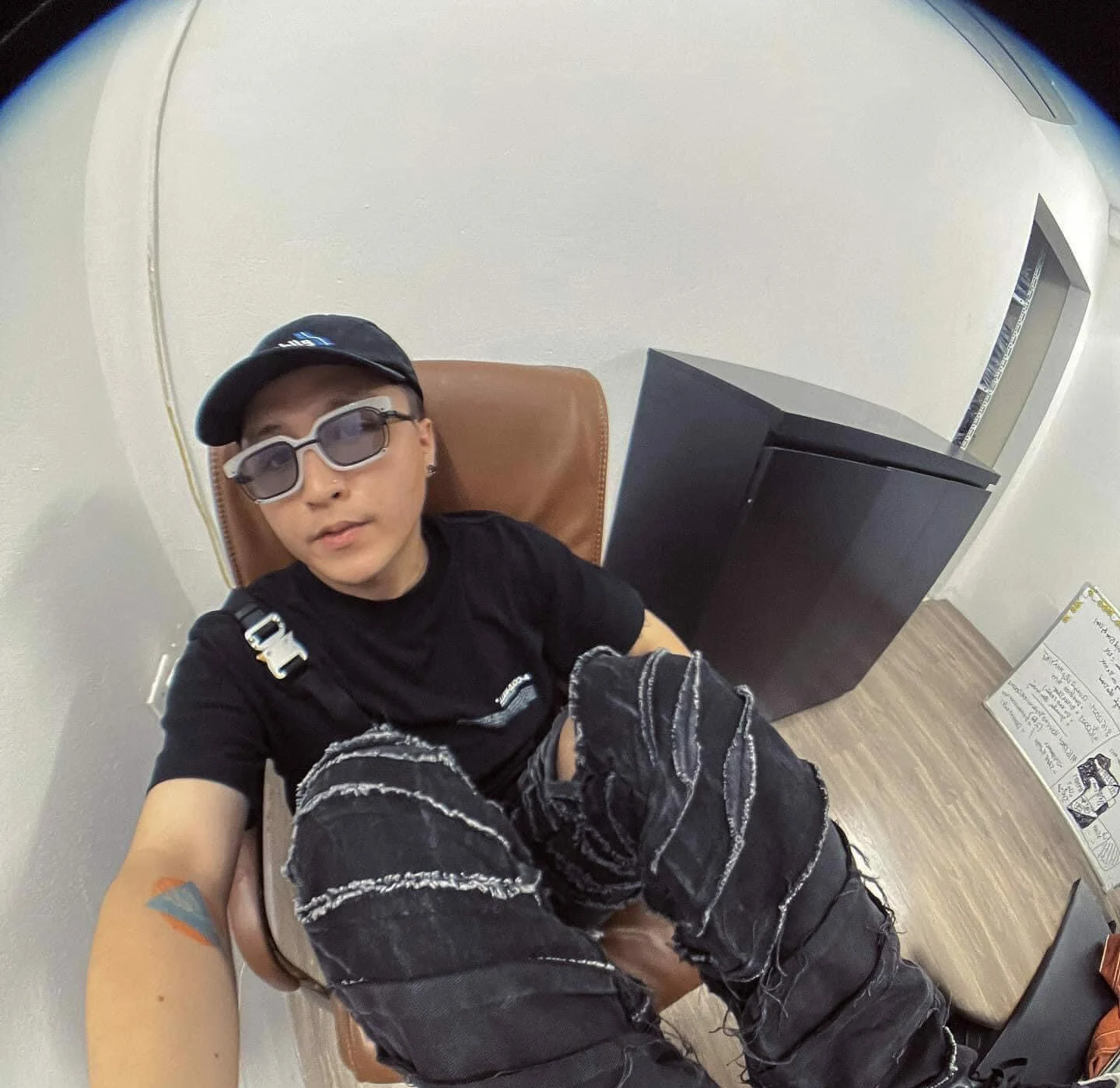 Kính Kuboraum H91 CM ‘Black White’ - Ảnh 4