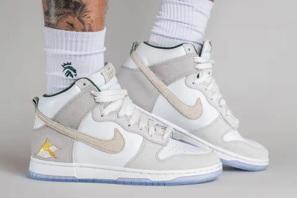 Alternative view of Giày Nike Dunk High Premium 'Gold Mountain' FD0776-100