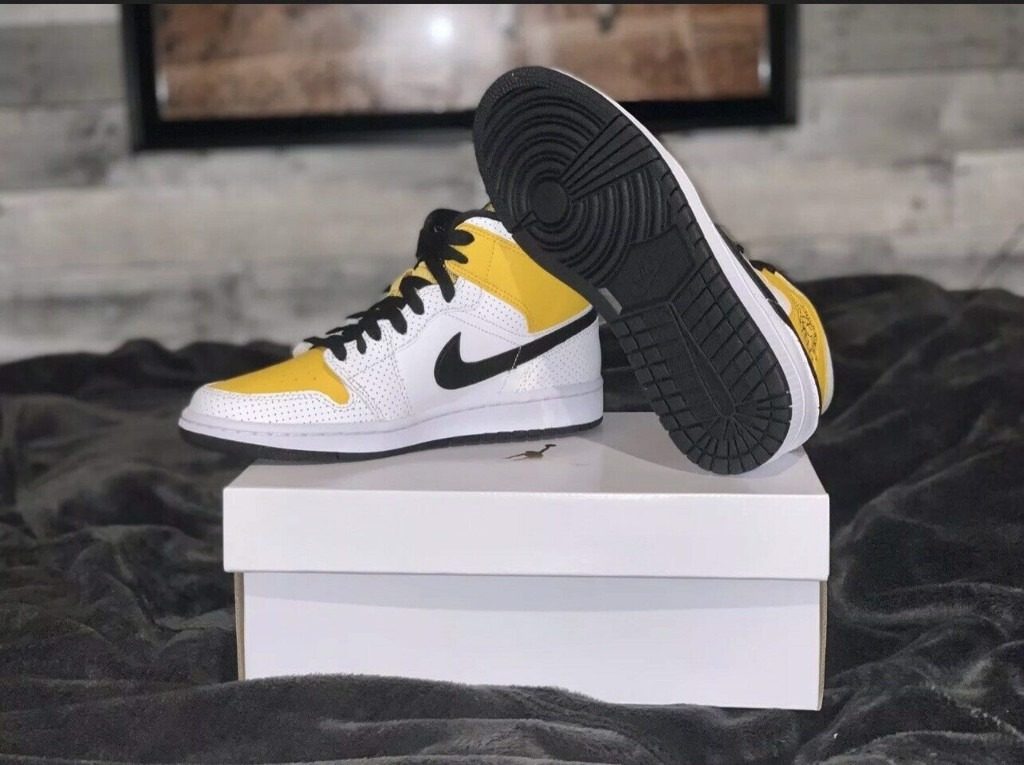 Giày Nike Air Jordan 1 Mid 'Perforated White University Gold' BQ6472-107 - Ảnh 5