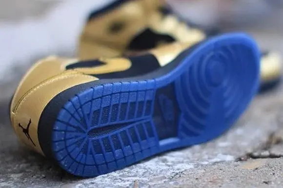 Giày Nike Air Jordan 1 Mid Metallic Gold Coin Black 555112-905 - Ảnh 5