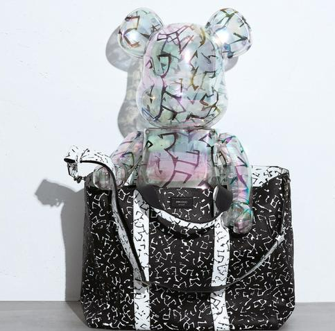 Mô Hình Bearbrick x Jimmy Choo x Eric Haze Curated By: Piggy Light Up - Ảnh 3