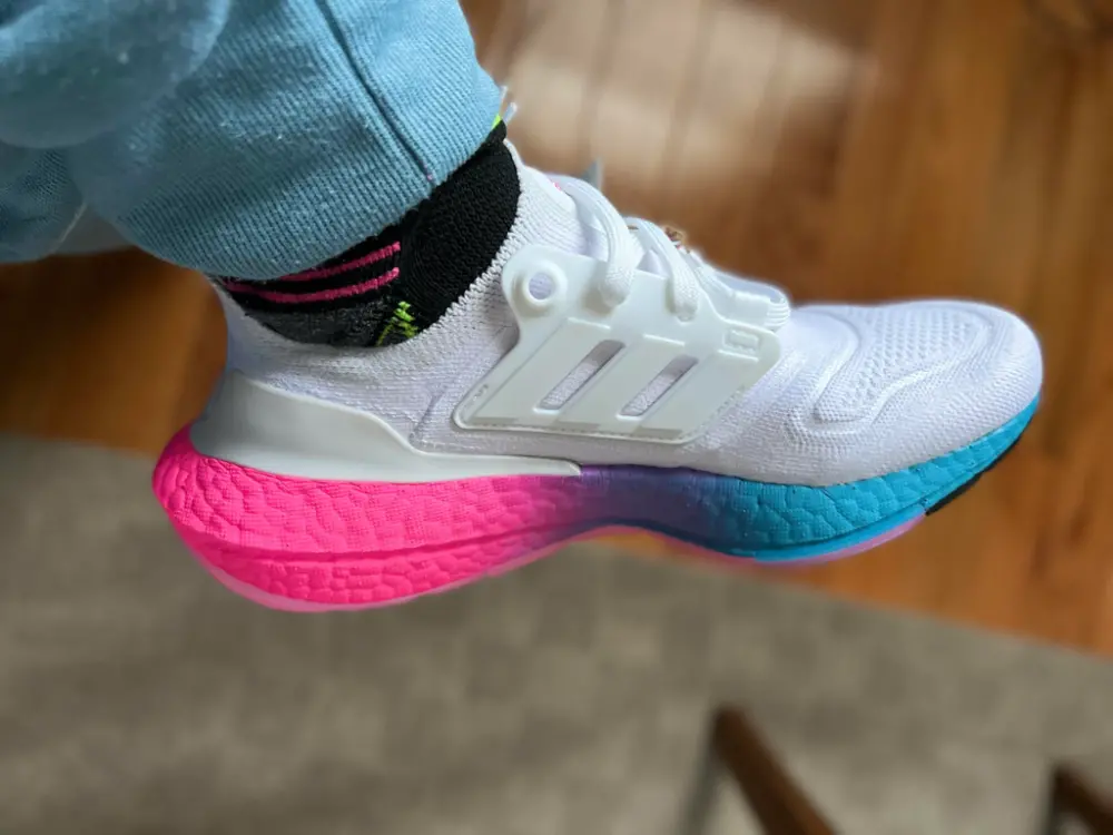 Alternative view of Giày Adidas Wmns UltraBoost 22 'White Gradient' GV8830
