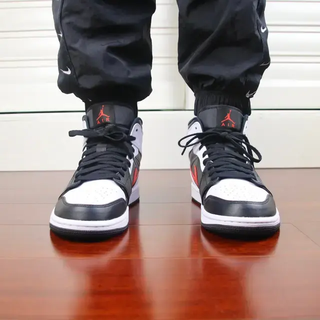 Giày Nike Air Jordan 1 Mid 'Chile Red' 554724-075 - Ảnh 3