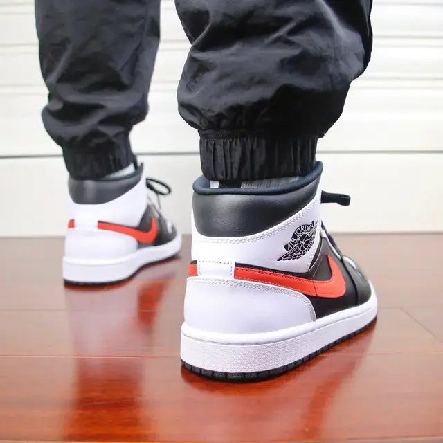 Giày Nike Air Jordan 1 Mid 'Chile Red' 554724-075 - Ảnh 4