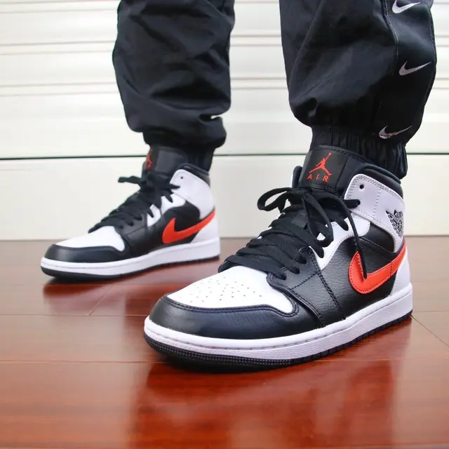 Giày Nike Air Jordan 1 Mid 'Chile Red' 554724-075 - Ảnh 2