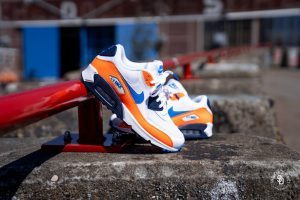 Alternative view of Giày Nike Air Max 90 White 'Photo Blue Total Orange' AJ1285-104