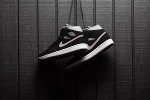 Alternative view of Giày Nike Air Jordan 1 Mid 'Particle Grey' 554724-060