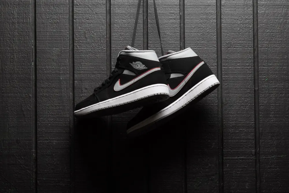 Alternative view of Giày Nike Air Jordan 1 Mid 'Particle Grey' 554724-060