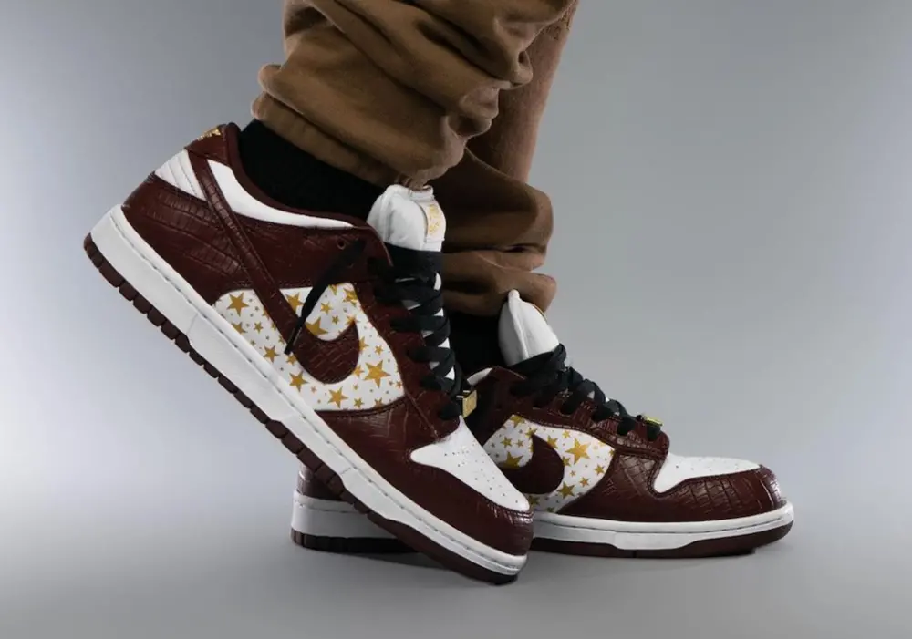 Alternative view of Giày Nike Supreme x Dunk Low OG SB QS 'Barkroot Brown' DH3228-103