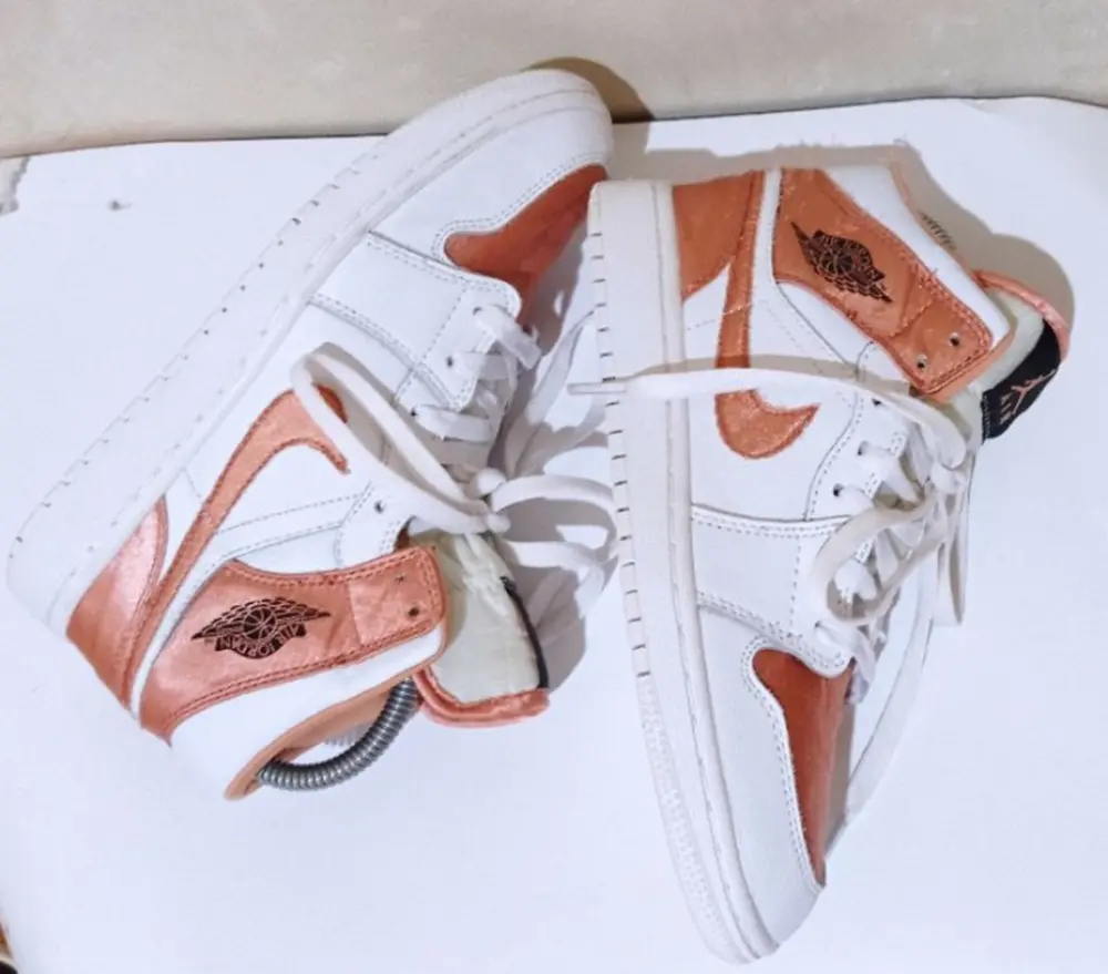 Giày Nike Air Jordan 1 Mid GS 'White Rose Gold' 555112-190 - Ảnh 4