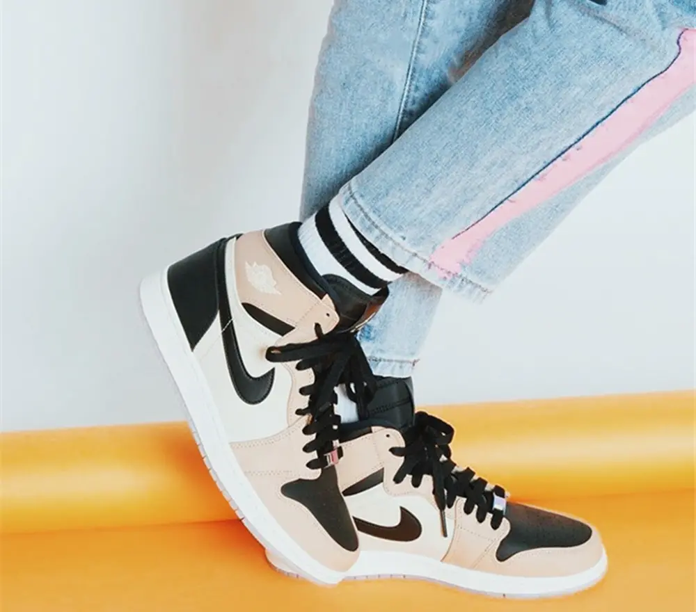 Alternative view of Giày Nike Air Jordan 1 High 'Mushroom'  AH7389-003