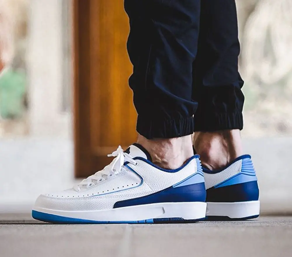 Alternative view of Giày Nike Air Jordan 2 Retro Low 'Midnight Navy' 832819-107