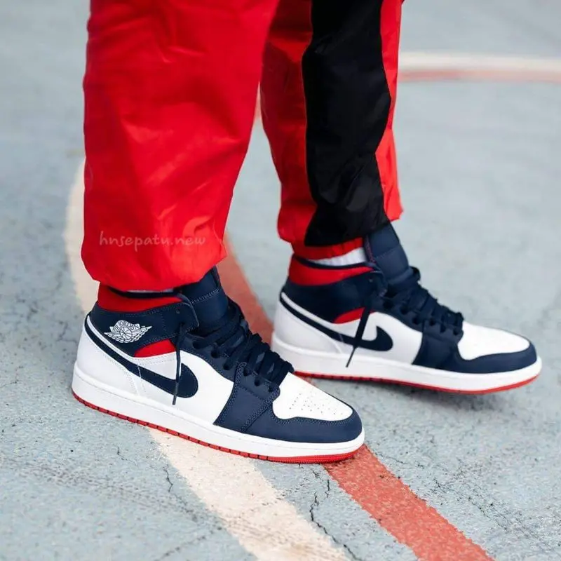 Alternative view of Giày Nike Air Jordan 1 Mid GS 'USA Olympic' BQ6931-104