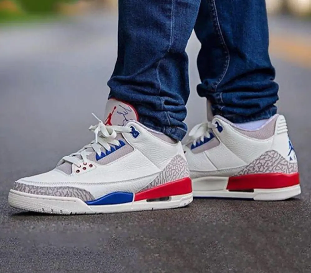 Alternative view of Giày Air Jordan 3 Retro 'International Flight' 136064-140