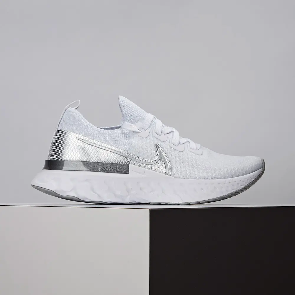 Alternative view of Giày Nike Wmns React Infinity Run Flyknit 'White Metallic Silver' CD4372-101