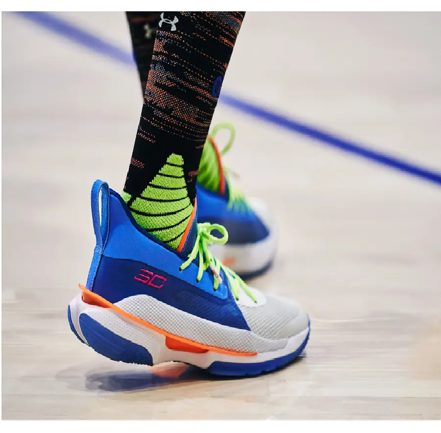 Alternative view of Giày Under Armour Curry 7 Big Kids 'Super Soaker' 3022113-404