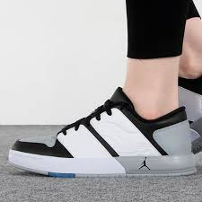 Alternative view of Giày Nike Jordan Nu Retro 1 Low FB4412-106