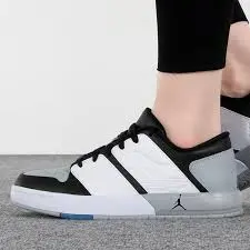 Alternative view of Giày Nike Jordan Nu Retro 1 Low FB4412-106