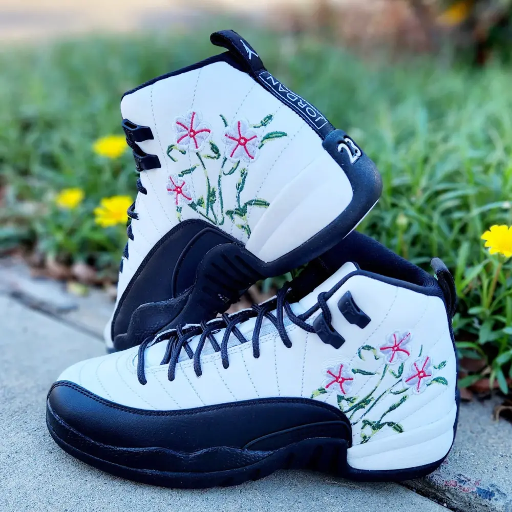 Alternative view of Giày Nike Air Jordan 12 Retro GS 'Floral' DR6956-100
