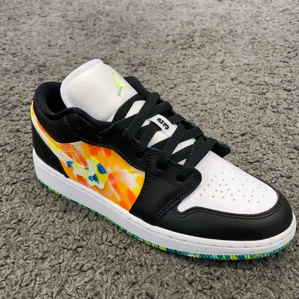 Alternative view of Giày Nike Air Jordan 1 Low 'Tie Dye' GS DJ6252-038