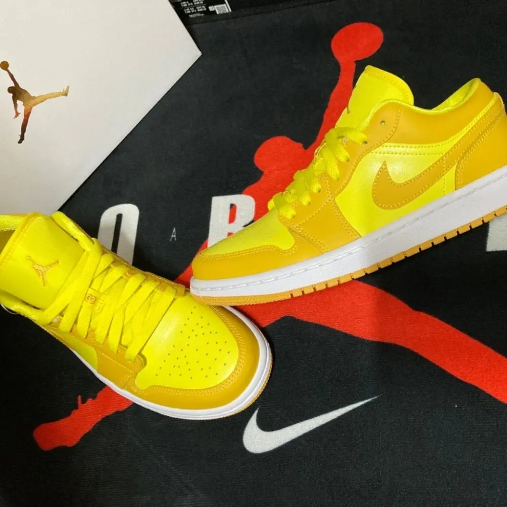 Giày Nike Wmns Air Jordan 1 Low 'Yellow Strike' DC0774-700 - Ảnh 3