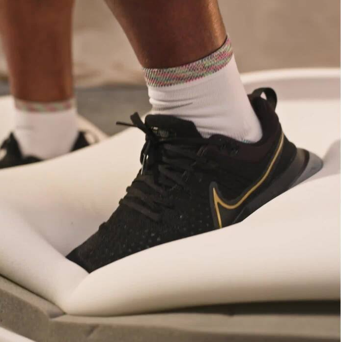 Giày Nike React Infinity Run Flyknit 2 'Black Metallic Gold' CT2357-009 - Ảnh 4